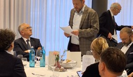 Der Präsident des RC Berlin-Mickiewicz, Florian Gandow, in seiner Begrüßungsrede.
